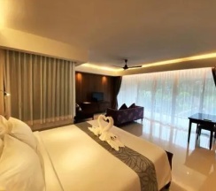 Двухместный номер Executive Deluxe с видом на бассейн двуспальная кровать в L'esprit de Naiyang Beach Resort