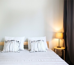 Коттедж с 2 спальнями (Отдельно стоящий дом) в Искатель