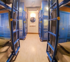 Кровать в общем номере в The Moon Hostel Hua Hin