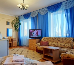 Двухкомнатный номер с диваном в Якорь
