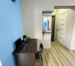 Номер люкс семейный с 1 односпальной и 1 двуспальной кроватью в Pallada