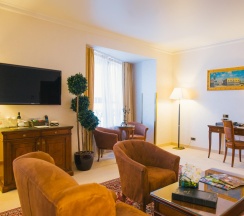 Номер люкс в Royal plaza