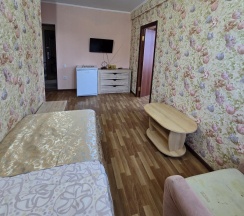 3-местный номер полулюкс в Диана