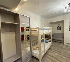 Двухместный номер Economy Цокольный этаж двухъярусная кровать в Парус-Сити