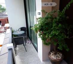 Двухместный номер Deluxe с балконом двуспальная кровать в Отель Kata Beachwalk