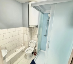 Трёхместные апартаменты с балконом и с видом на город в Апартаменты Nebo-VL 1