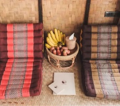 Коттедж с красивым видом из окна в Azalea Village Wellness Resort