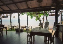 Семейное бунгало beachfront в Horizon Bungalow Restaurant and Bar