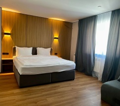 Люкс с видом на внутренний двор в Alsun Hotel