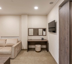 Двухместный люкс семейный с 2 комнатами двуспальная кровать в Кристалл