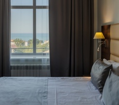 Senior Suite with balcony в Central City