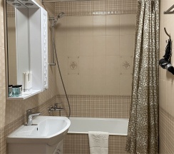 Люкс с балконом в Золотой лотос