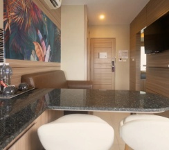 Двухместный номер Grand Deluxe с видом на закат (двуспальная кровать) в Patong Bay Residence