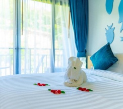 Двухместный номер Superior с видом на море двуспальная кровать в Golden Paradise Hotel