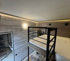 (23)Студия с двухуровневой кроватью и балконом в Loft