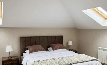 Двухместная студия Мансарда с красивым видом из окна двуспальная кровать в Eva Apartments