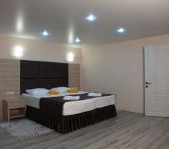 Люкс, двухкомнатный номер на втором этаже в Золотая рыбка