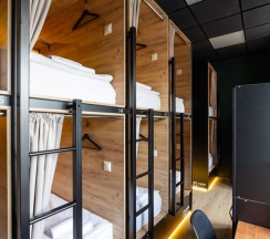 Общий 10-местный номер Big room в Caps hotel