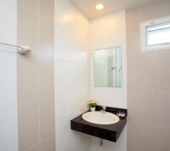 Двухместный номер Standard с балконом двуспальная кровать в Nouveau Guesthouse