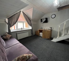 Номер-студио - Двухуровневый на мансарде в Шатун