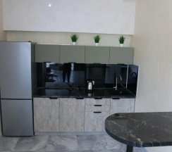 Двухместный семейный люкс с балконом и с красивым видом из окна двуспальная кровать в Вилла Абхазия