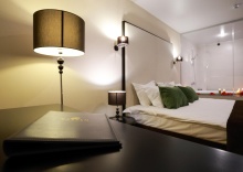 Номер люкс роскошный с террасой и ванной в Garden Hotel & SPA