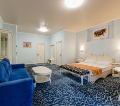 Семейный номер с балконом в Dvin