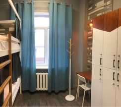 Кровать в общем 6-местном номере для мужчин и женщин в Рокет