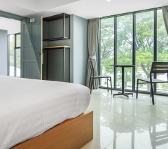 Двухместный номер Deluxe с видом на озеро двуспальная кровать в Nora Lakeview Hotel