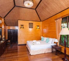 Двухместное бунгало Deluxe (двуспальная кровать) в Palm Leaf Resort