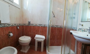 Трёхместный номер Standard с балконом и с видом на море в Hotel Caravelle & Minicaravelle