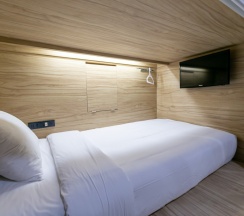 Кровать в общем номере (мужской номер) в The Bedrooms Hostel Pattaya