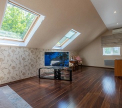 Двухместный люкс мансарда №5 с 2 комнатами с красивым видом из окна двуспальная кровать в Лель