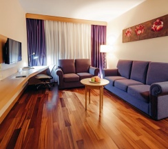 Люкс в Dedeman Oskemen Hotel