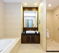 Трёхместный люкс Deluxe в Grand Asoke Suites Boutique Residence