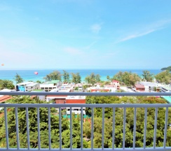 Трёхместный номер Standard с балконом и с красивым видом из окна в Апартаменты OMNIA  Phuket - Waterfront Karon