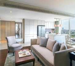 Люкс с 3 комнатами с видом на парк в Oriental Residence Bangkok