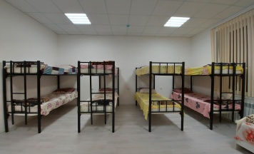 Кровать в 12-местном общем номере в Беной Тревел