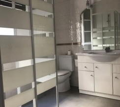Кровать в общем номере в JMG Hostel Madrid