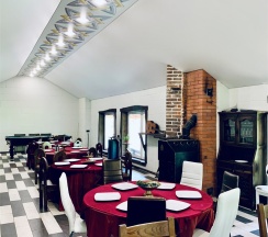Особняк из вековых сосен в Gora Country Club