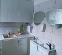 Кровать в общем номере (мужской номер) (общая ванная комната) в Хостел