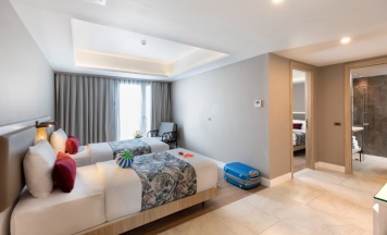 Четырёхместный семейный номер Deluxe с видом на город в Отель Woovo Phuket Patong