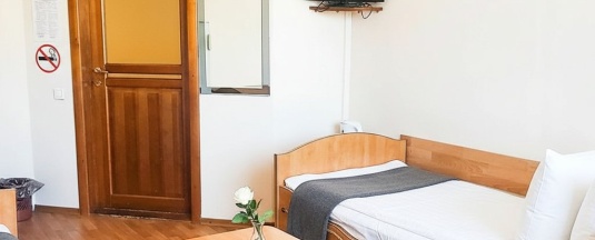 Номер эконом с 3 односпальными кроватями в Smart Hotel