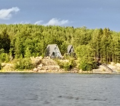 A-FRAME 2 с видом на озеро, большой террасой, гриль зоной и банным чаном в Dream House