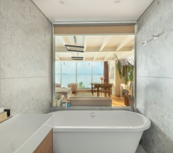 Sea view apartments - Family suite (Ванна с панорамным видом на море и камин. Размещение до 5 гостей), Станюковича 48/5 в Vvo apartments group