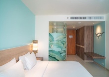 Двухместный номер Standard с видом на бассейн двуспальная кровать в Holiday Inn Express Phuket Patong Beach Central, an IHG Hotel