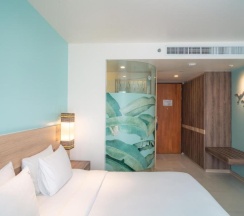 Двухместный номер Standard с видом на бассейн двуспальная кровать в Holiday Inn Express Phuket Patong Beach Central by IHG