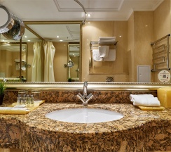 Трехкомнатные апартаменты с двумя спальнями в The Rooms Boutique Hotel