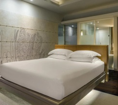 Двухместный люкс Superior с видом на море двуспальная кровать в Pullman Phuket Karon Beach Resort ex. Hilton Phuket Arcadia Resort