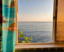 Семейный номер с видом на море в Эллинг Солнечный